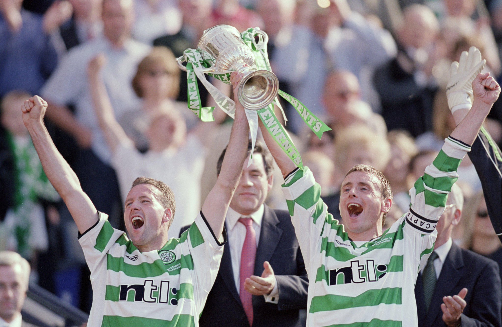 Happy birthday to Paul Lambert who turns 46 today! He was part of  Celtic\s 2000 team that won the domestic treble. 