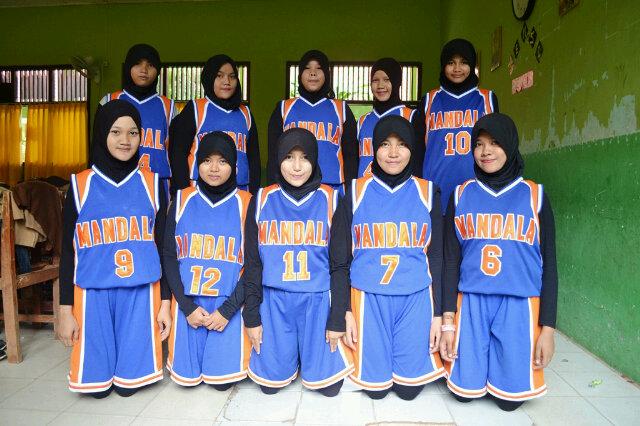 TODAY!!!! Basket MAN 2 BDL VS SMAN 1 METRO (girls) 13.50p.m at GOR Saburai #HONDADBLLAMPUNG #HondaDBL2015