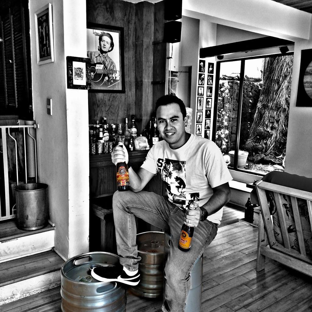 Cervezas19Norte's tweet photo. En #Cervezas19Norte les decimos Salud!! en este #DíaInternacionalDeLaCerveza. #InternationalBeerDay #CervezaArtesanal http://t.co/JkWzZkvEzr