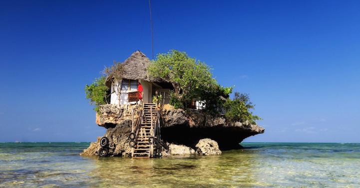 EstapafurdioNet's tweet photo. Restaurante em Zanzibar construido sobre uma rocha - http://t.co/m0y7SEYnLi http://t.co/yIIOd3QInI