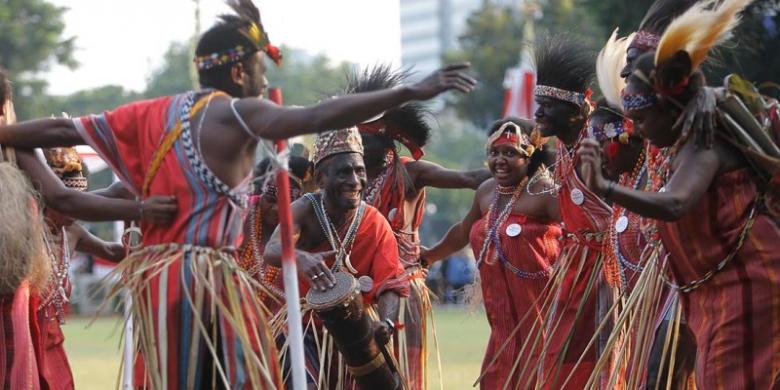 rangga507's tweet photo. RT @KompasTV 16. Sebanyak 14 negara diharapkan ikut serta dlm Festival Budaya Dunia di @PurwakartaKita tersebut #RI70 http://t.co/RaF6KusP2Q