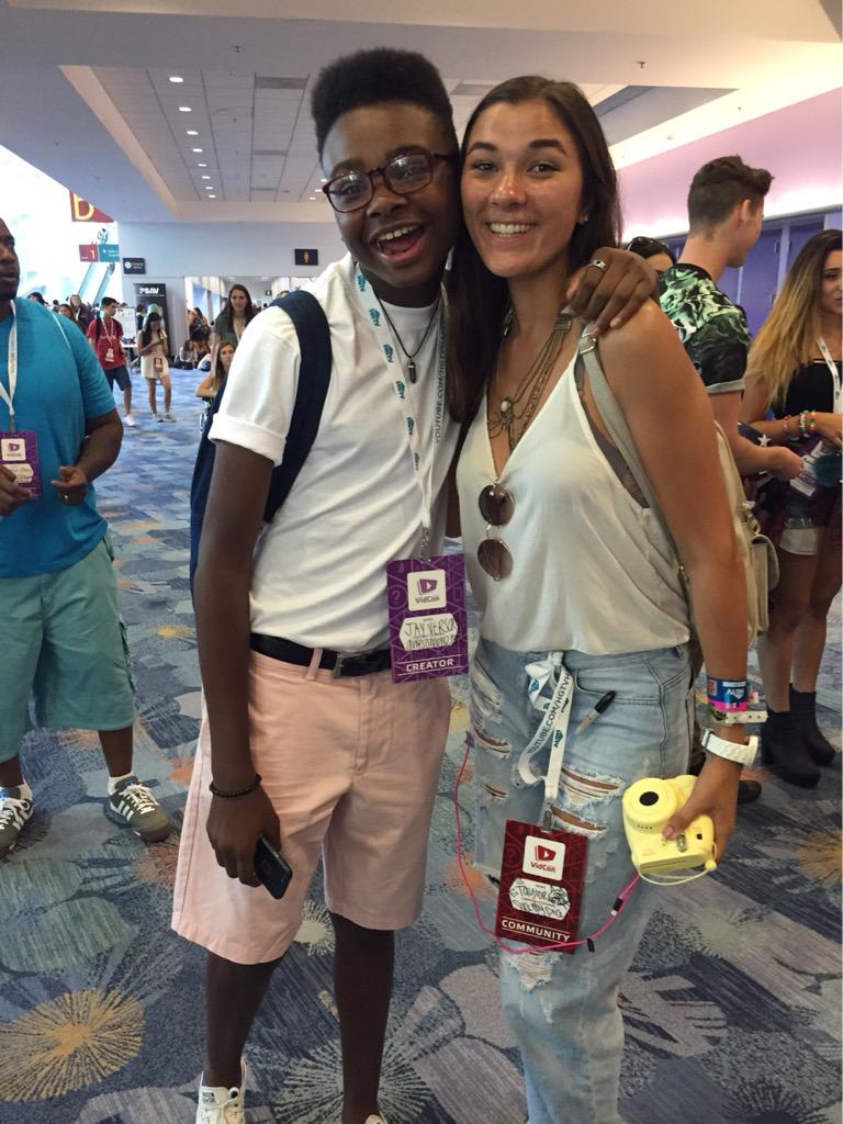 Tayshlur's tweet photo. @tharealversace #GETJAYTO30k FOLLOW JAY!! HE DA BOMB!!ππ»ππ»πππππ Hes soops funny too!!πππ #followmejay ππππππππππππππ http://t.co/BlHrJ4eJ0k