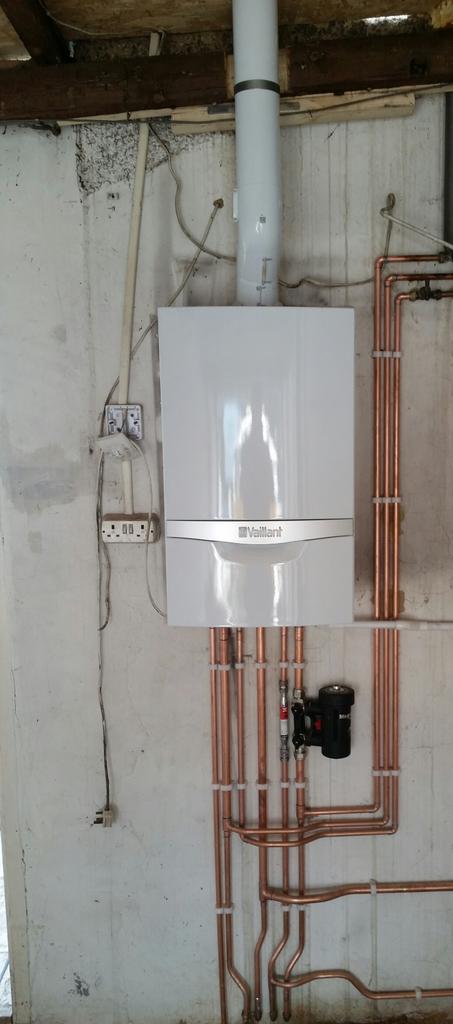 A_P_PLUMBING's tweet photo. @vaillantuk @ADEY_Pro @magnaclean nice nest install of a ecotec plus 831 and a magna clean pro2 #advance http://t.co/QA10GYDyJi