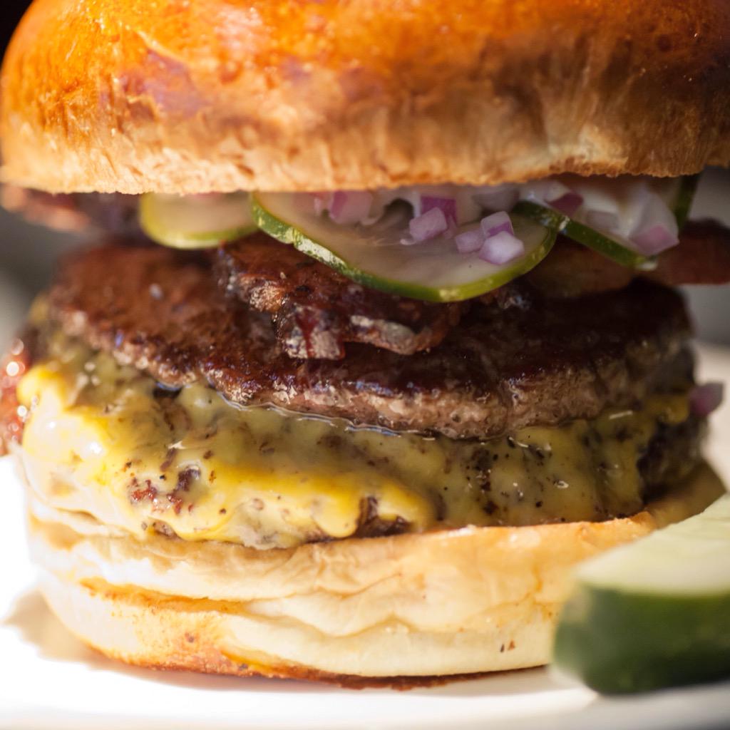 Au Cheval Diner (@aucheval) on Twitter photo #DoubleCheeseburger #AuCheval #Hogsalt #DoubleCheeseburger #AuCheval #Hogsalt