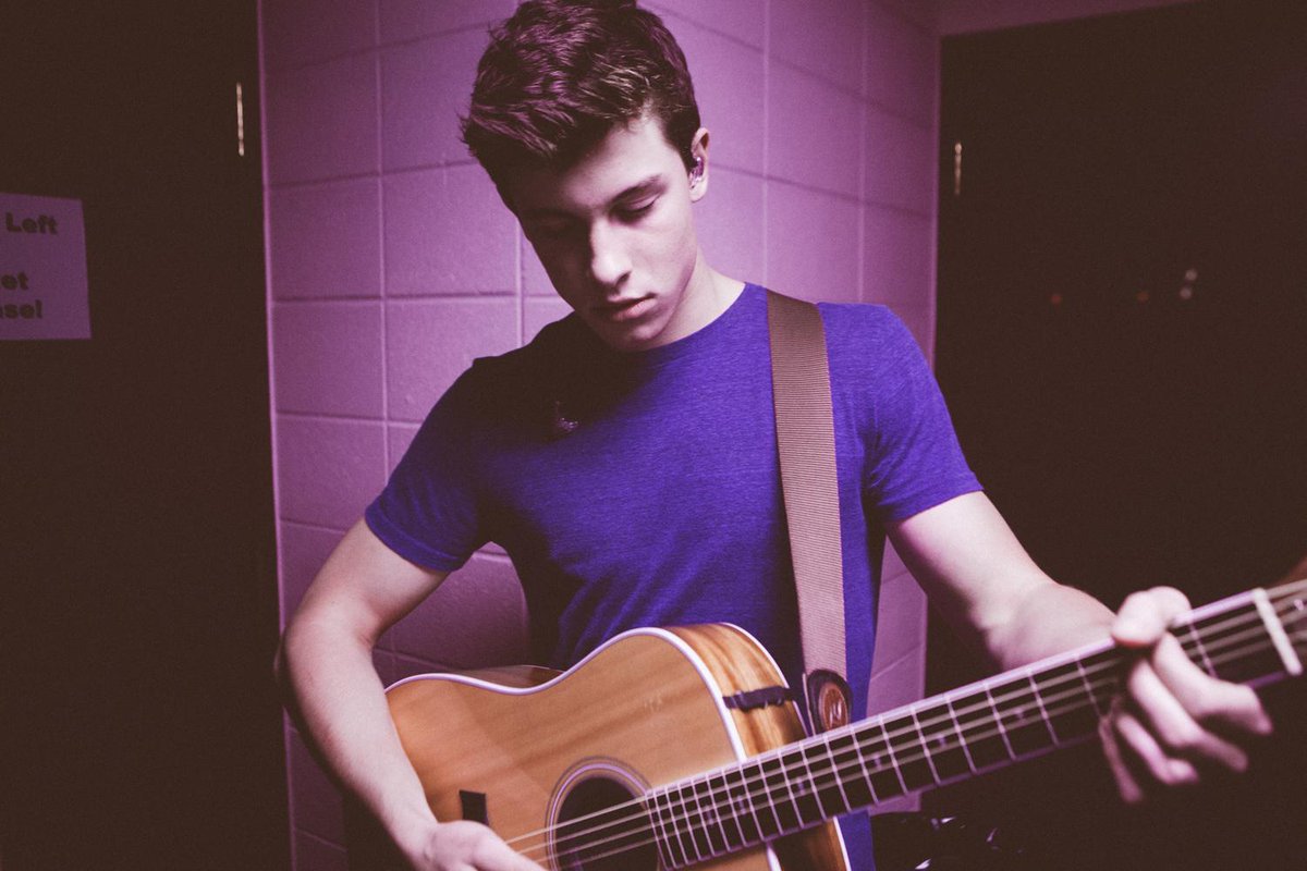 ShawnAccess's tweet photo. Who's ready to see @ShawnMendes in Portland tonight at Crystal Ballroom!? #ShawnInPortland http://t.co/rC2iZLkiWb