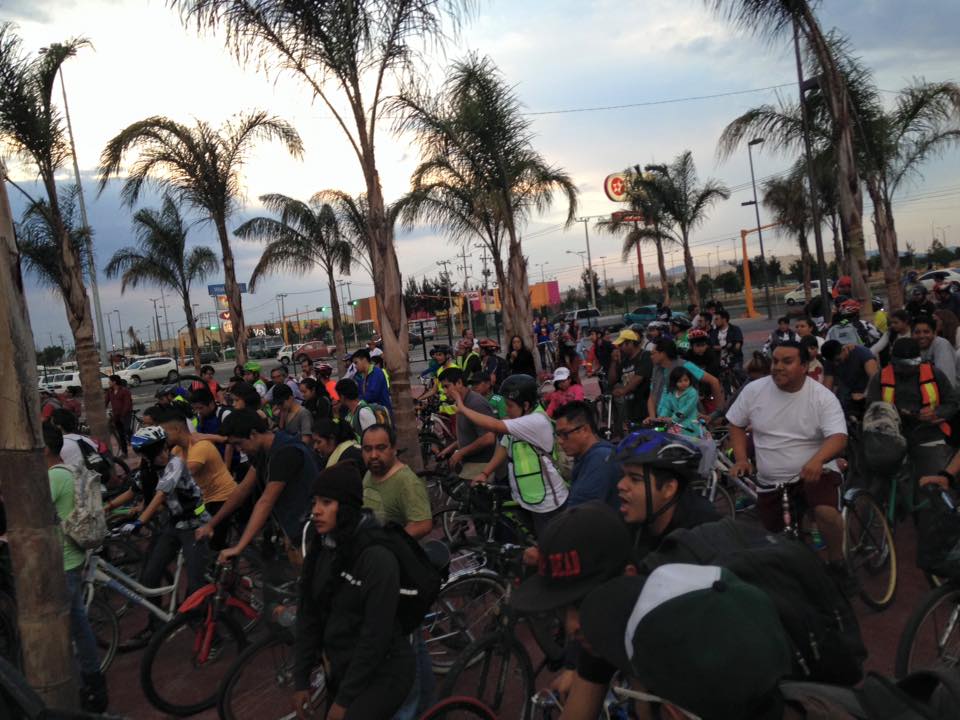 Gracias a la asistencia de mas de 300 ciclistas, se realizó el Primer Paseo Nocturno en Neza!! Gracias Totales!!