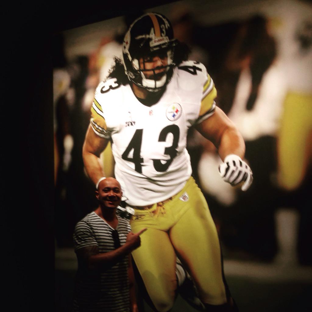 Puletua8's tweet photo. Great to see a uso &amp; @steelers great @tpolamalu in Pro Football Hall #FutureFamer #ProFootballHallOfFame @NFL http://t.co/20o3CAYjJV