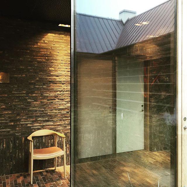 missdesignsays's tweet photo. #allgoodthingsdanish #hennekirkebykro #architecture #luxuryinn #paulfood #ppmobler #wegner… http://t.co/K6PDHTBAr6 http://t.co/7iRf1Hnt5U