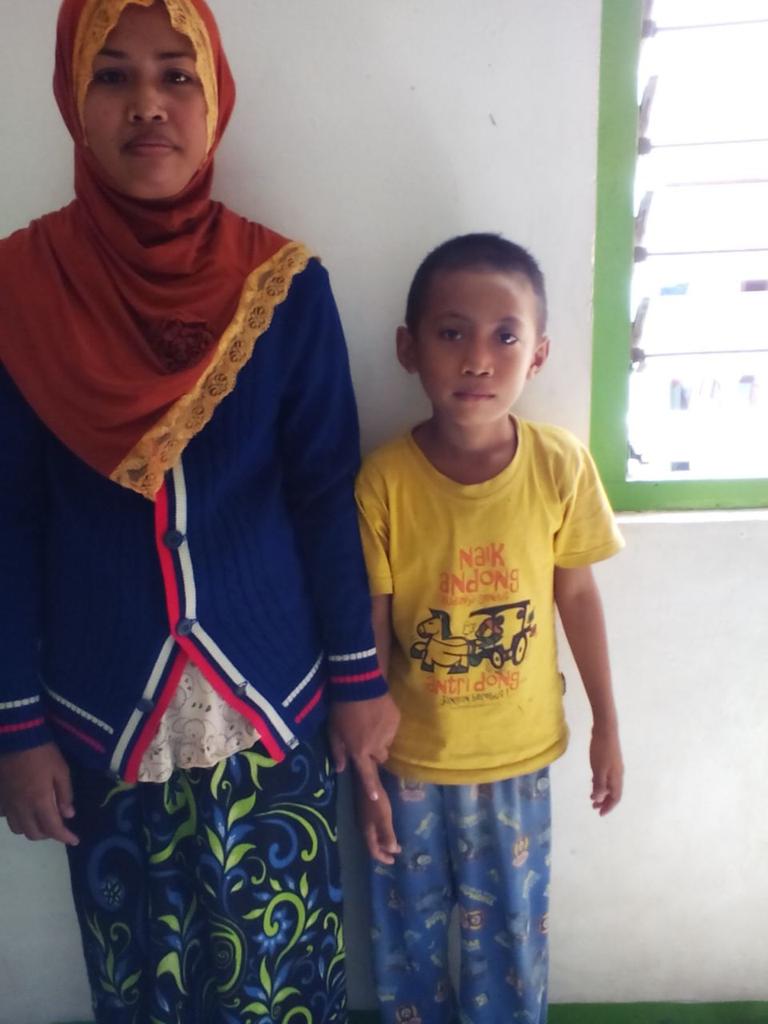 Dek Syukron. Anak ke 6 dari 10 bersaudara. Pekerjaan ayahnya sebagai tukang becak #LHAgustus