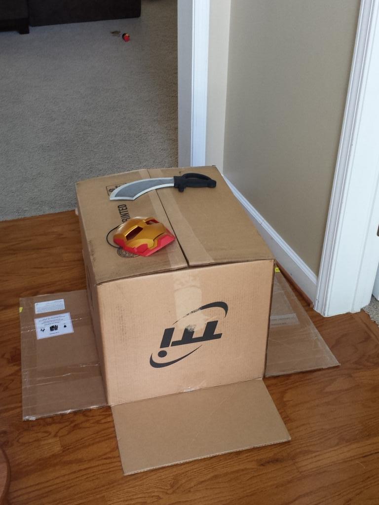 FixThisBuildTht's tweet photo. @brianjstearns @JayJydstrup my kids thank you for the fort / rocket / car / dungeon / hiding spot! #boxesrule http://t.co/pZbhi5K1WO