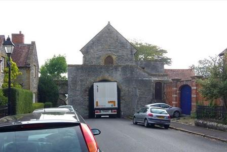 "Use the proper route and stop getting stuck" lorry drivers in #Langport are warned - ow.ly/QC1HW