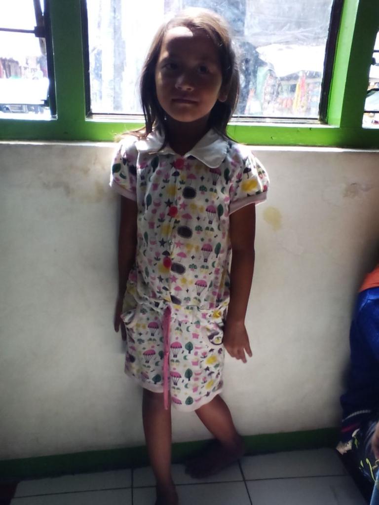 Ini namanya Dek Bella. Putus sekolah waktu TK. Ayahnya seorang pengamen. Dek Bella juga dpt beasiswa #LHAgustus.