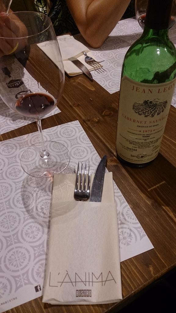 emilifelix75's tweet photo. Gran vi #winelovers tastat @LanimaBistro @mtmaczassek @JeanLeon_bodega #vinazo #vigatana http://t.co/y25zj2ullQ