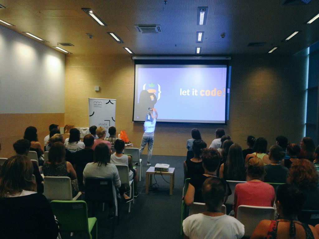 ggcarrots's tweet photo. #CodeCarrotsIntel openning! 1st day! More to come :) @IntelPolska #strefastartup http://t.co/oqjfEIeswE