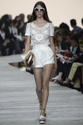 ByeByeLines's tweet photo. Get ready to get trendy! Here are the top fashion trends of 2015. http://t.co/ASVBwiAFiH #trendy #fashion #style http://t.co/w0vCSiYSlQ
