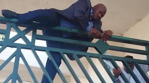 TJBello's tweet image. when I'm late to #SecSchoolInNigeria