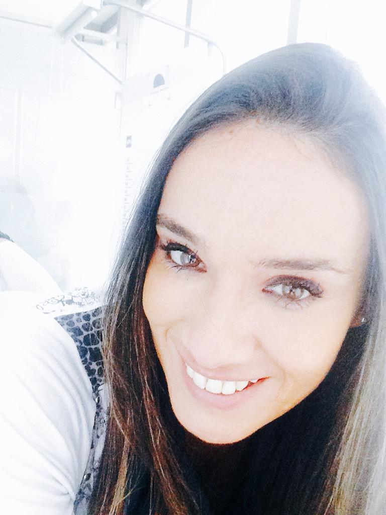 divinafran's tweet photo. Una foto de hoy con el tratamiento de @LPG_Chile en @Clinica_Essenza estoy feliz porque veo resultados!! Yo ❤️verano http://t.co/uPUIpvGaM4