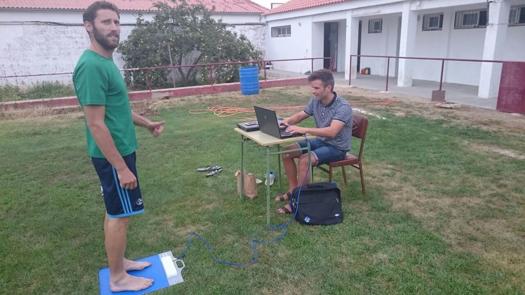 adllerenense's tweet photo. Hoy hemos recibido a Antonio, máster en podologia deportiva para evaluar a todos los jugadores de la plantilla! Thank http://t.co/1OMHcqdWfJ
