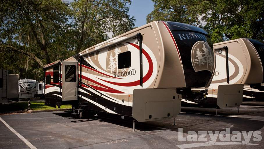 LazydaysRV's tweet photo. Out of the way, 2016 @RedwoodRV Redwood coming through! Check it out: http://t.co/FBSbobR1qK #FifthWheelFriday http://t.co/fF0vK5STgJ