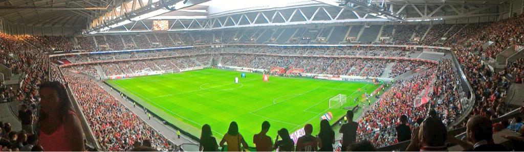 jnh2398's tweet photo. 3 jour , 3 journées de foot inoubliable 🔥⚽️ #LOSC #BRUGES-PANA #BVBWAC http://t.co/5MktXx6Qld