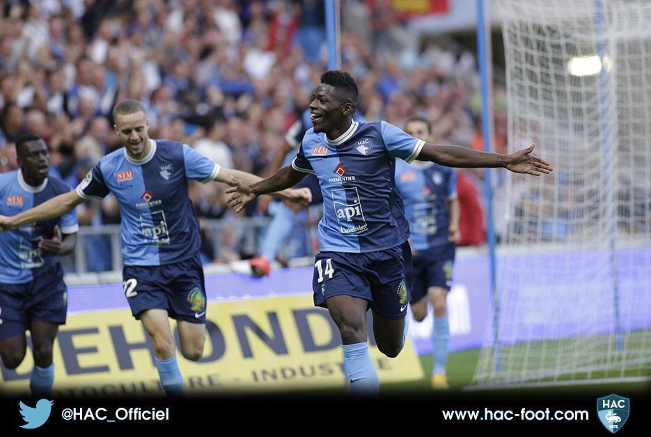 Manzala_7's tweet photo. 1er buteur avec le nouveau maillot , ambiance de folie ce soir 😳🔥 .. #TeamHac http://t.co/ON7sPCyePe
