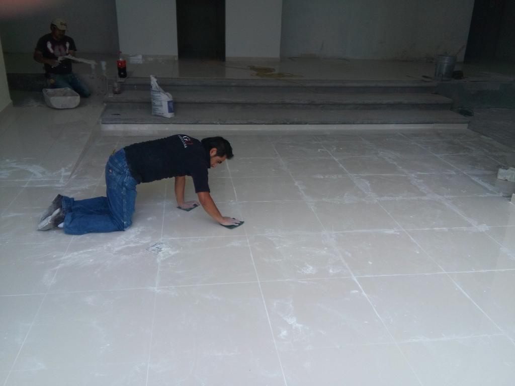 ArcPm08's tweet photo. Colocacion de loseta 60 x 60 #auditorio #SEDAGRO @Maur8Arc8in http://t.co/fs7zqubPdi