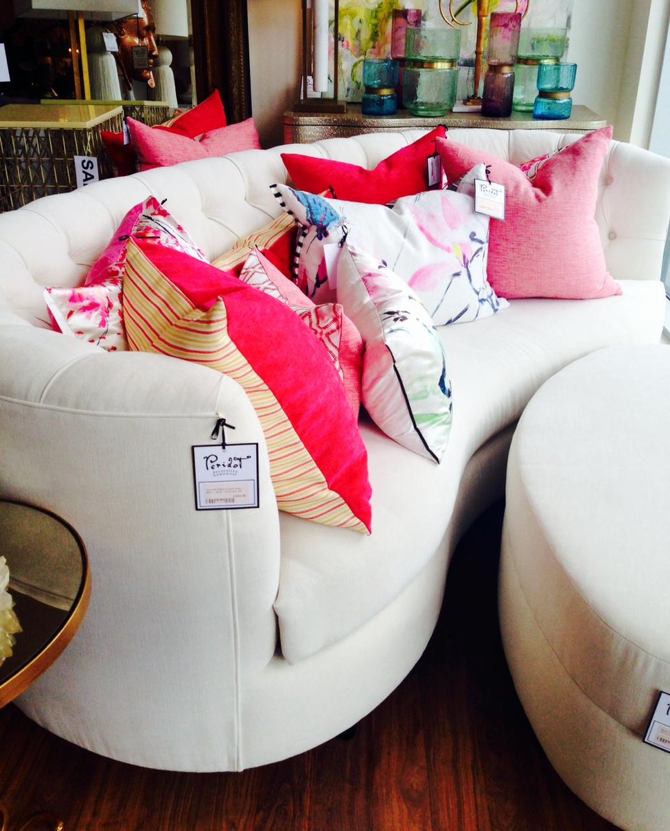 PeridotCalgary's tweet image. Big Beautiful Bean sofa and custom cushions. #peridotcalgary #bedroomchic #yyc