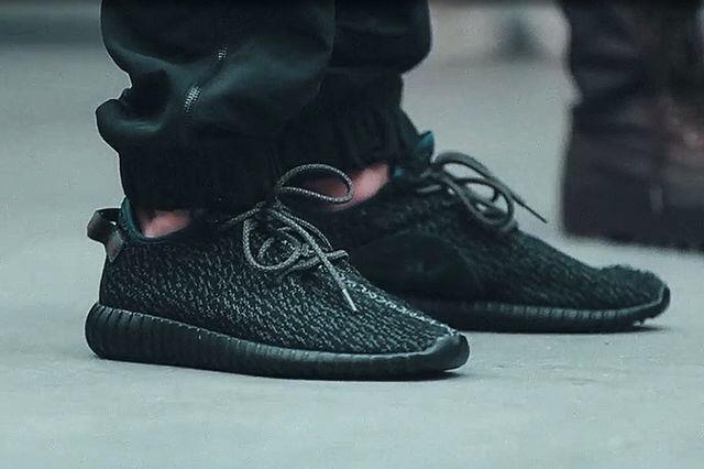 joLAYSchips's tweet photo. ADIDAS YEEZY 350 BOOST - BLACK release on AUG. 22, 2015 for $200 via @KicksOnFire #KoFapp http://t.co/5mNZqkYgcI