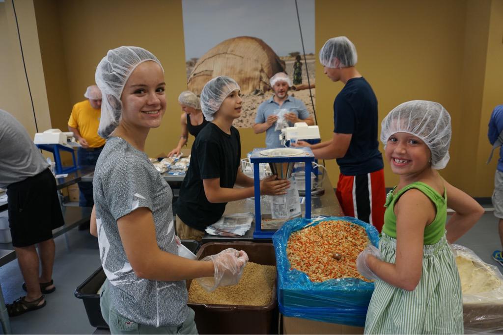 HWforFMSC's tweet photo. #Packing event #FeedMyStarvingChildren #Libertyville http://t.co/Yyt9ghWNqe