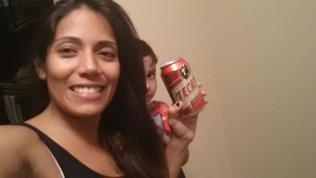 chocosiren's tweet photo. #cerveselfie feliz día de la cerveza!! http://t.co/Cbhac4QiLf