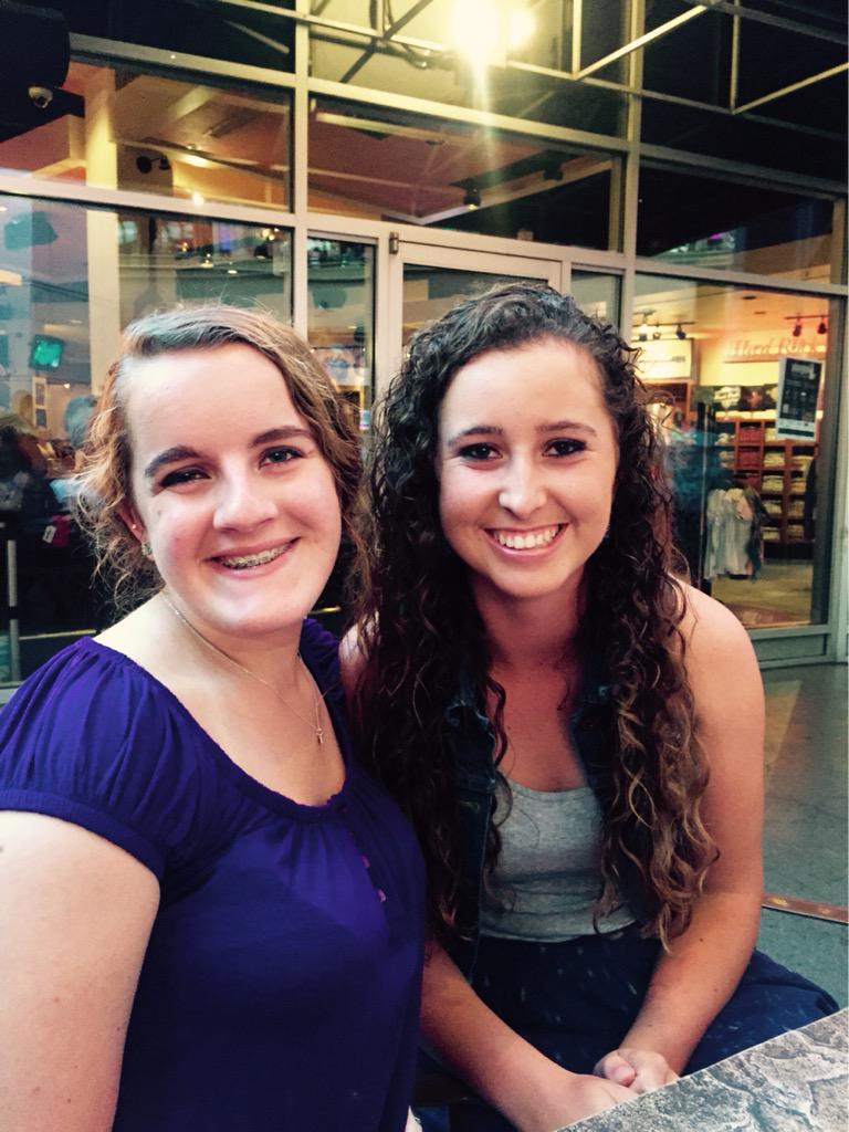 ccarrico5's tweet photo. I couldn't have spent my night any better way than enjoying @SundyBest at 4th Street Live! #kinfolkmovement http://t.co/D98X3JIjoy