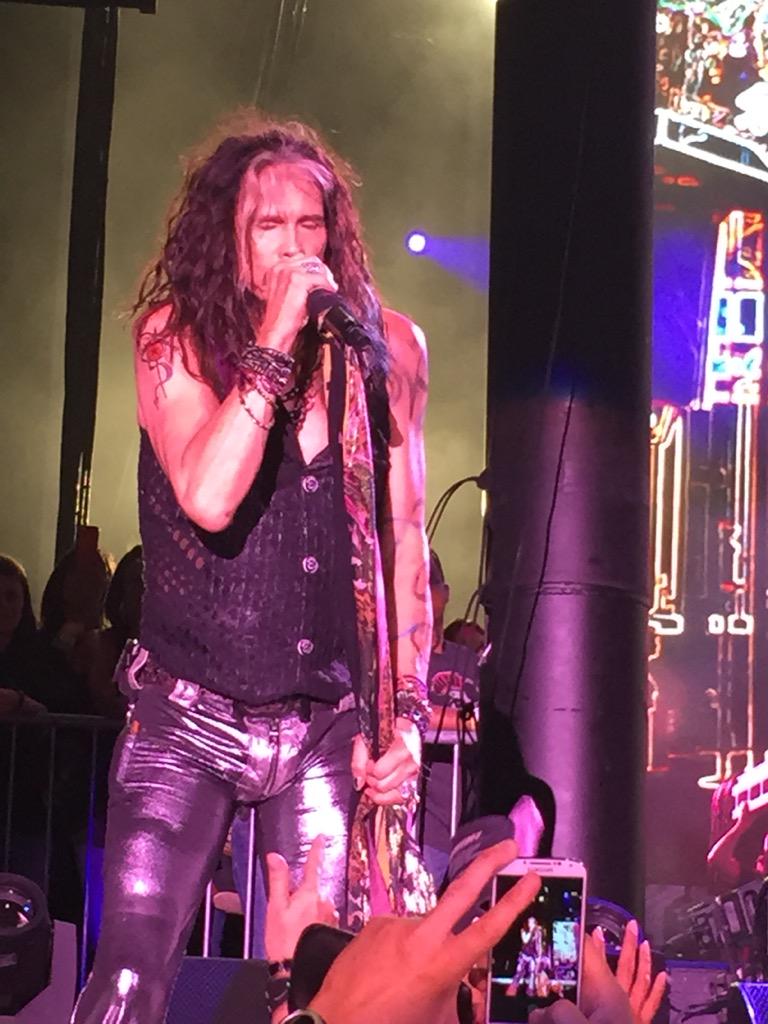Cheryl_Cogan's tweet image. Aerosmith- not bad seats... 3 rd row floor!! Thx @aeroangel116 for a fantastic night!