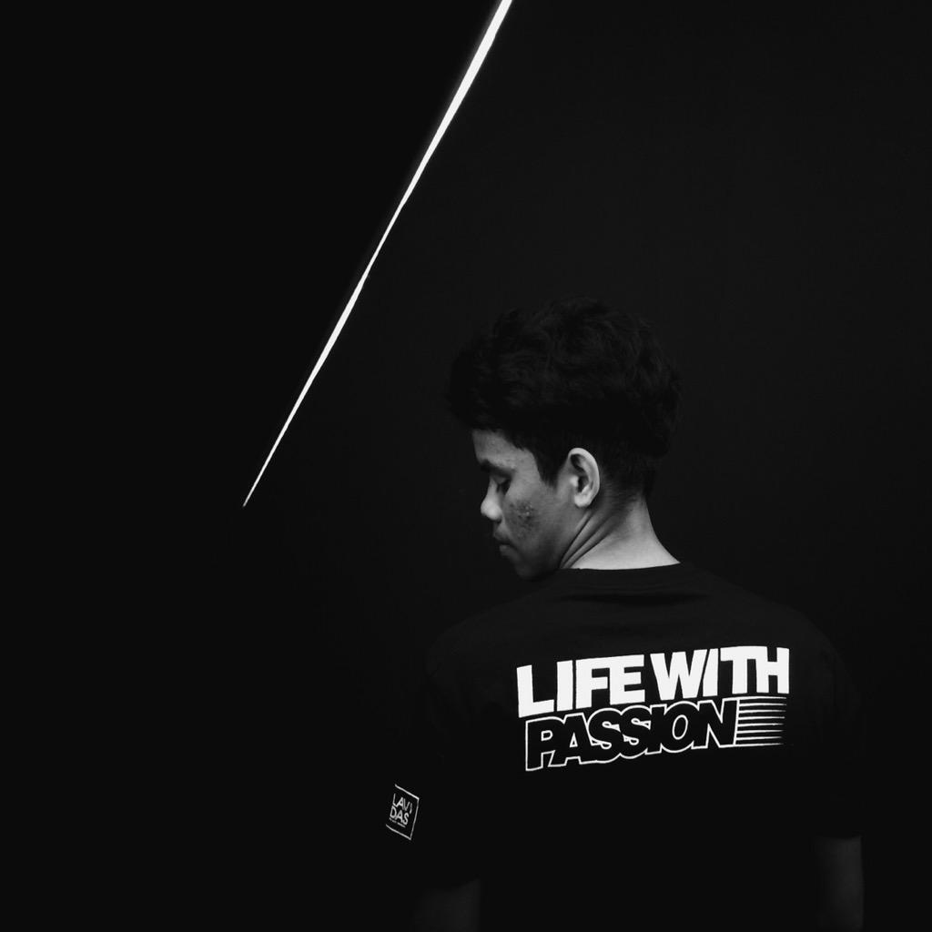 LavidasMY's tweet photo. LaVidas 'The Collection' 0.3 available now at #tempatanfest paroi. #lokalah http://t.co/6mUX23Vird