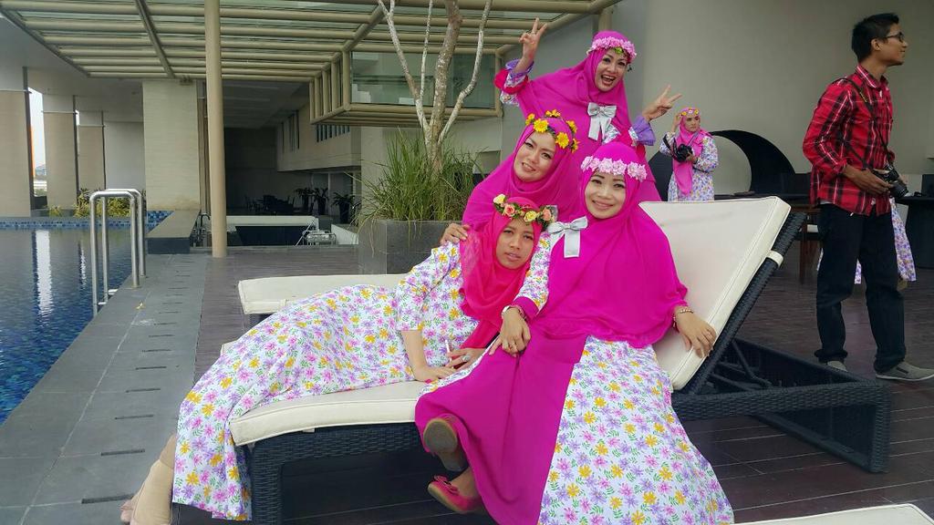 Sarisha_80's tweet photo. Serunya kalo lagi arisan #arisan rempong http://t.co/XF7sf0Ep5T