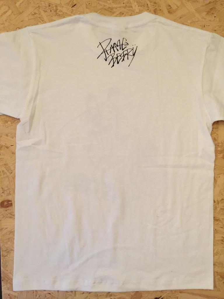 Rhymeberry ライムベリー 本日開催の韻果matsuriにて ライムベリーの新tシャツを数量限定で販売します Tシャツのバックにはmiriがフライヤーやランチェキで使用しているタギングが入っています 価格 3000円です Http T Co Mgxq9muxrs