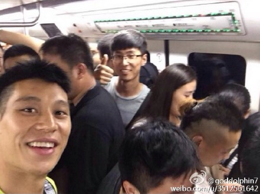 Librafree's tweet photo. @JLin7 took subway line10 due to heavy rain and flooding in Beijing last night. #Lincredible http://t.co/iYcACpp7z6