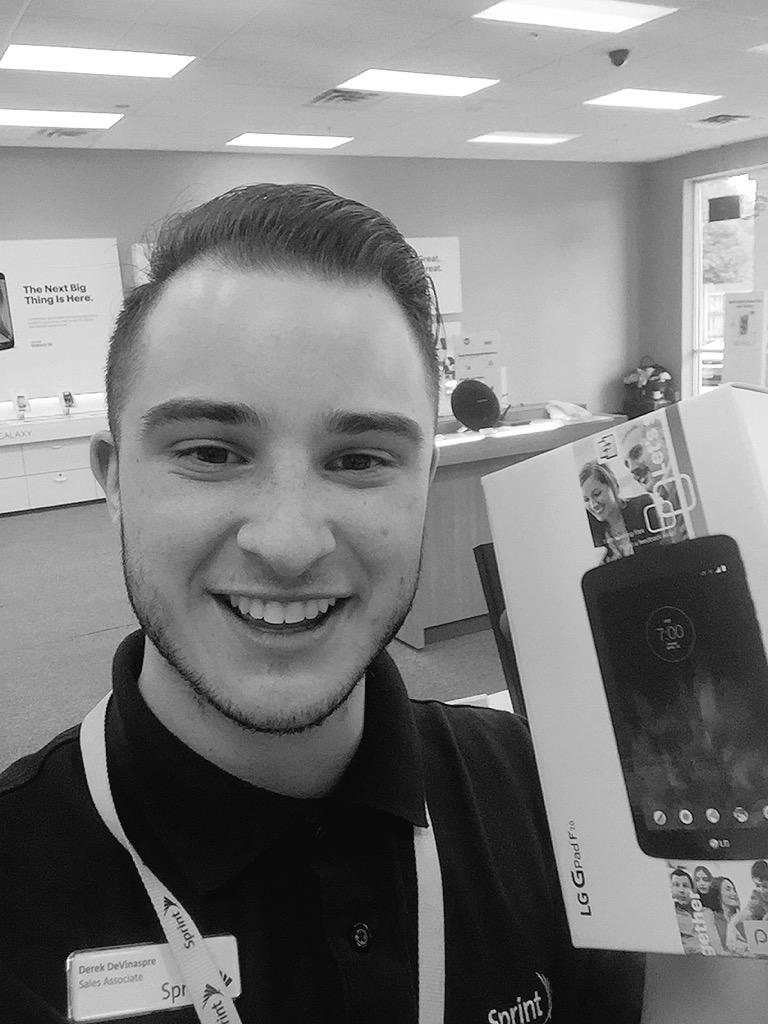 DeSpreeWL's tweet photo. #winning thanks @SellWithLG for the free G-Pad #SprintForTheWin @Dereksummawl @JustinWestWL @RonDyeJR @Pkushn http://t.co/jQEqe0zkB0