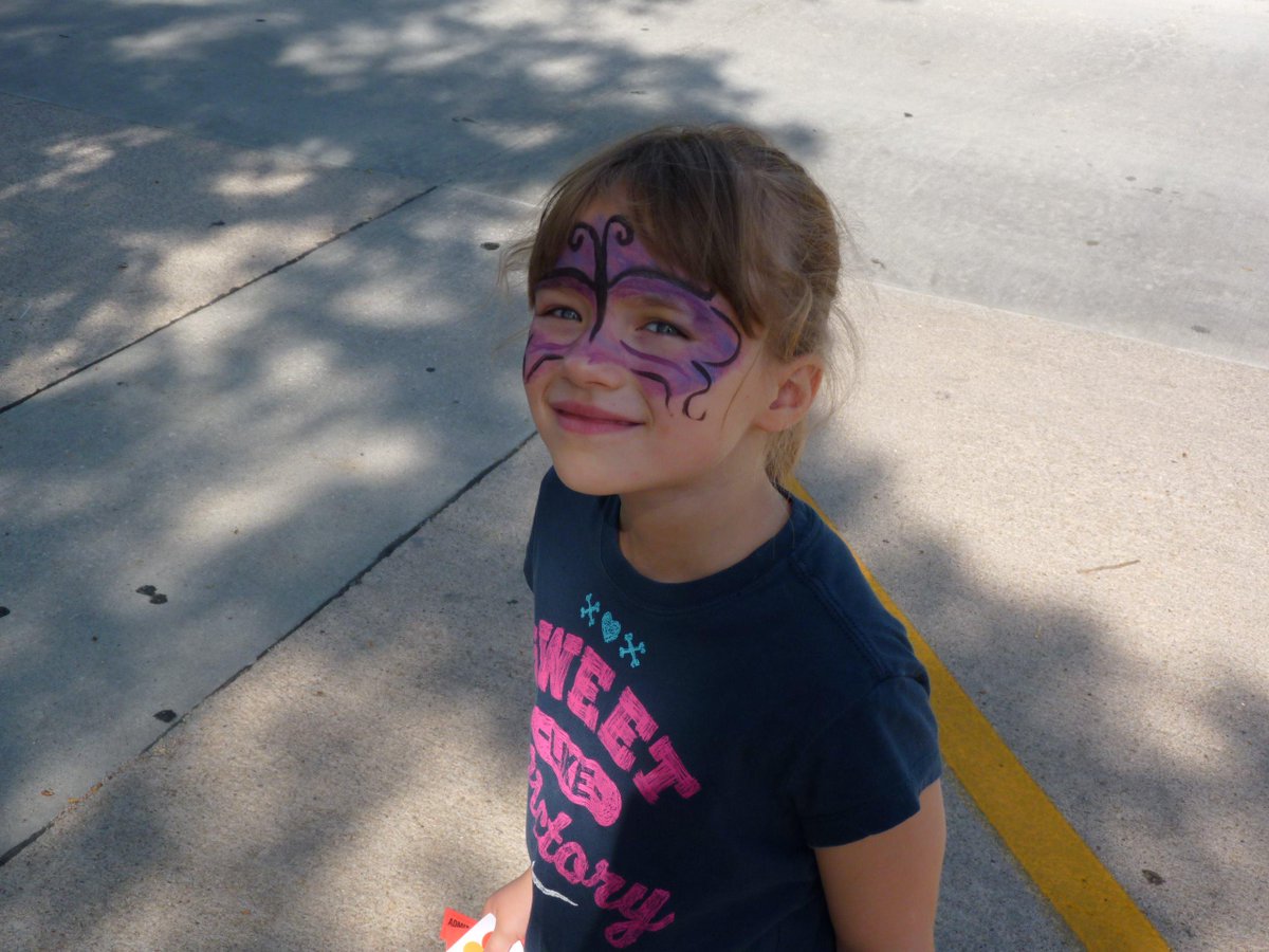 Em_McFark's tweet photo. Bye Bye Summer! Hey Hey Strong Kids! Strong Kids Kick off Carnival at the NE Y was awesome!  @YMCALincolnNE http://t.co/vXAXrUkxtL