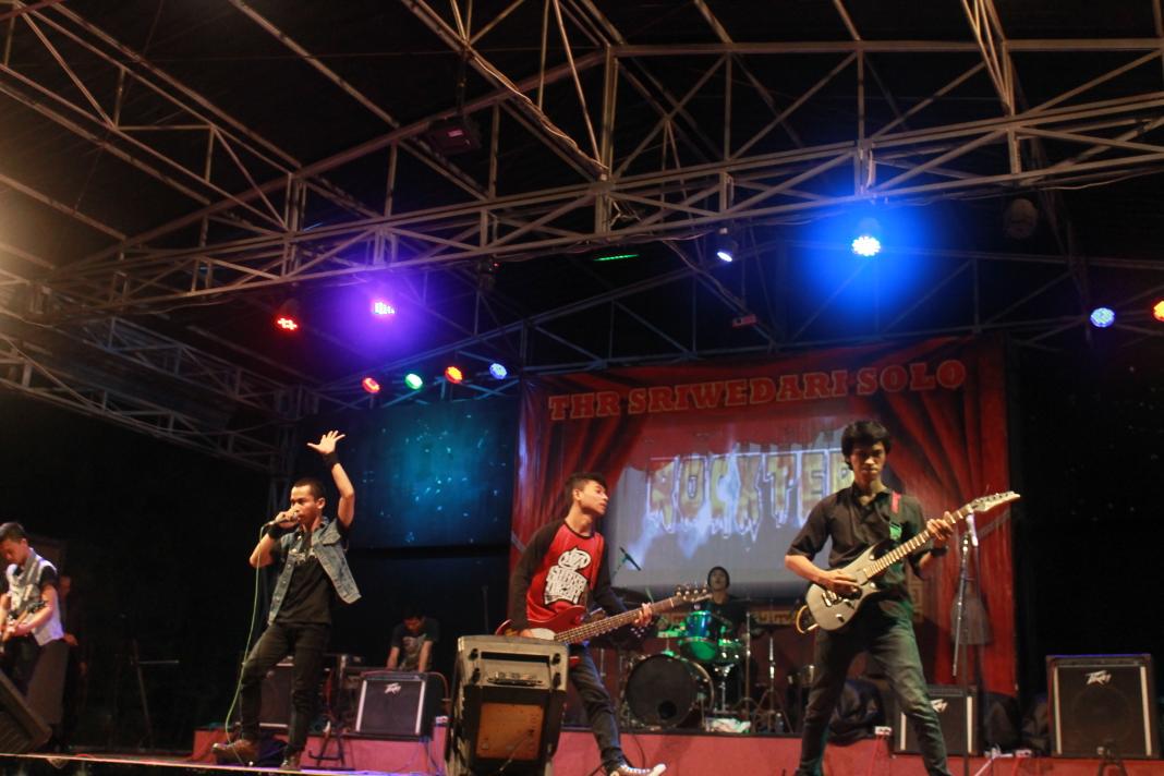 Rocxshow <a href="/_Rocxter/">Rocxter </a> <a href="/krisnapranata91/">Pranata Krisna</a> <a href="/rocxtercloth/">rocxter cloth</a> <a href="/_febriantoari/">Febrianto Ari</a> <a href="/UkmMusikSahid/">UKM Musik Usahid</a> <a href="/STSradioo/">STS Radio</a>