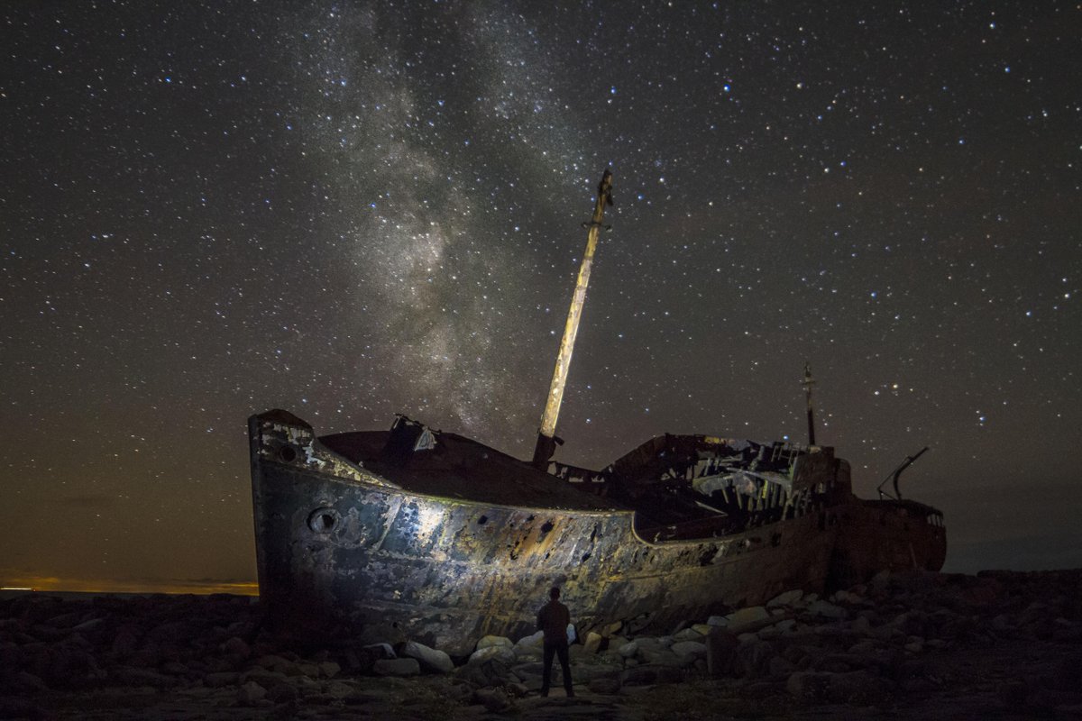 The Milky Way over the Plassey on Inis Oírr this morning. #3eWeather @deric_hartigan