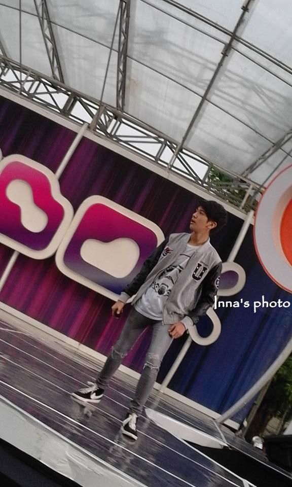 InayyahNaa's tweet photo. @iqbaale at Inbox SCTV live Cibinong Square Pict by [ I N N A ] #CJRngInboxSCTV http://t.co/1LS3UOuyfw