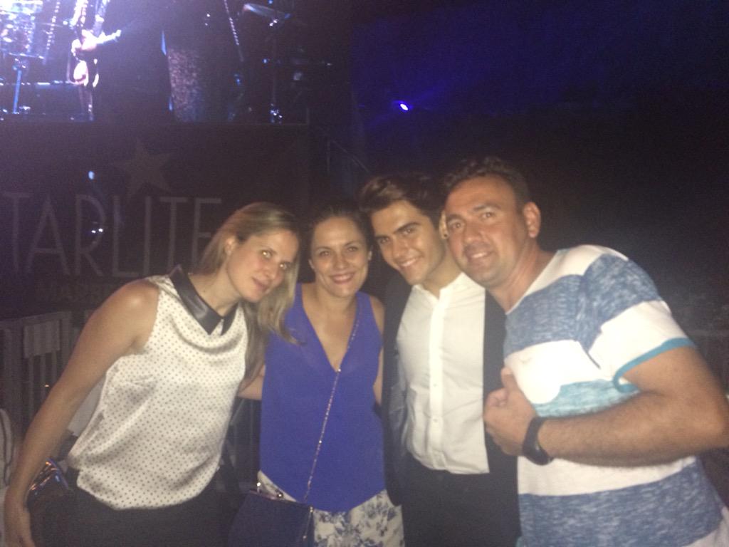lacarretero77's tweet photo. Noche emocionante  @eva_glo con risas y lagrimas viendo al equipo @LauraPausini y @MaverickOficial ... 😘😘 http://t.co/B2WMn4dWqC