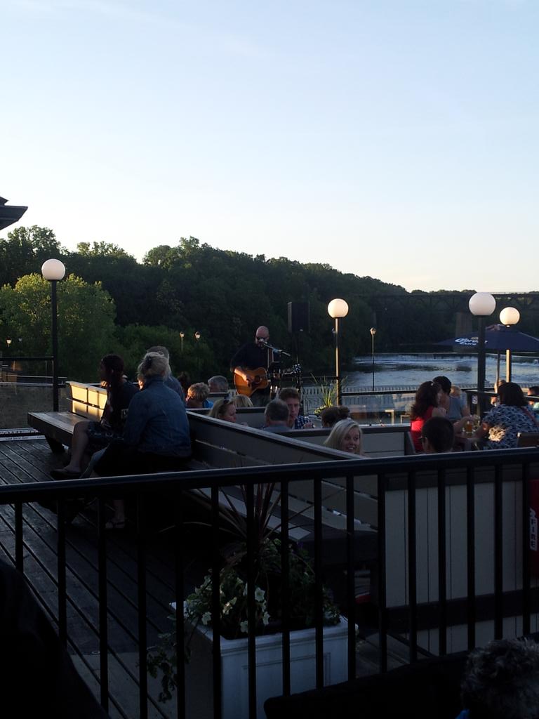 ibakestuff's tweet image. Great night with @Collabr8tr and mate at #StillWatersPlateandPour listening to @peelerpeels Awesome tunes. Such a fan