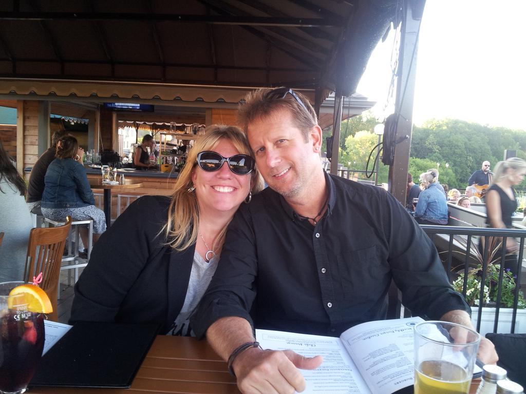 ibakestuff's tweet image. Great night with @Collabr8tr and mate at #StillWatersPlateandPour listening to @peelerpeels Awesome tunes. Such a fan