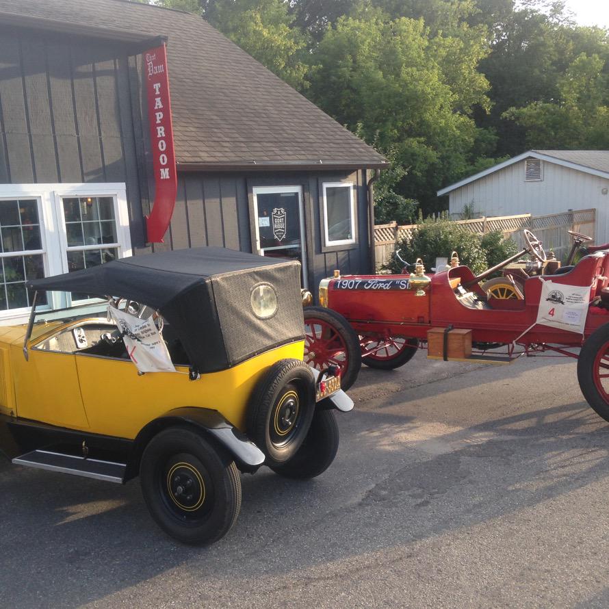 Keep'in it old school at the Goat Ridge #antiquecarrun