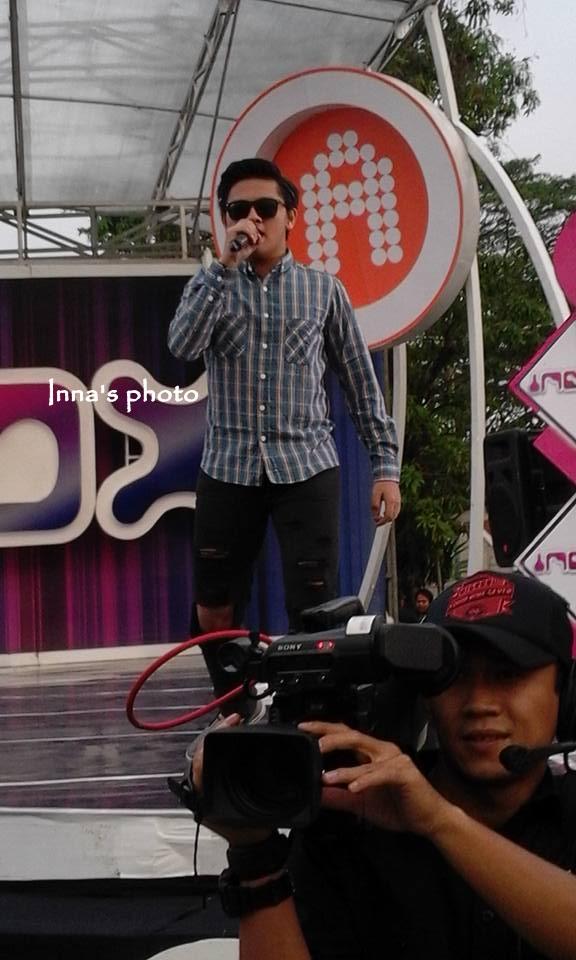InayyahNaa's tweet photo. @AlvaroMaldini1 at Inbox SCTV live Cibinong Square, Pict by [ I N N A ] #CJRngInboxSCTV http://t.co/EsIQClAFow