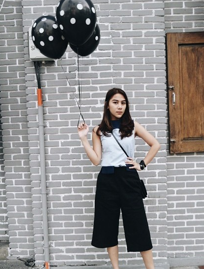Adinda_Holic88's tweet photo. selamat pagi kak @Adindathomass semangat buat hri ini happy weekend and have a nice dayyy #HBDAdindaThomas22Thn http://t.co/4Ia4qPVrPK