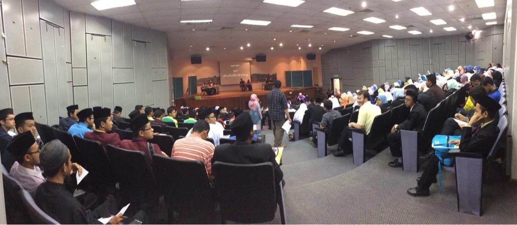 IIUM_IDC's tweet photo. A mock debate is underway to kick start things in the Arabic Debate Category! 🔥🔥🔥 #iiumidc2015 #coloursofideas http://t.co/Mo0a1NWBtx