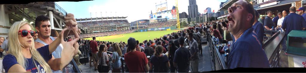 ayyjkwan's tweet photo. Challenge: count 3 more people almost watching this game http://t.co/IcqsjXDaz5