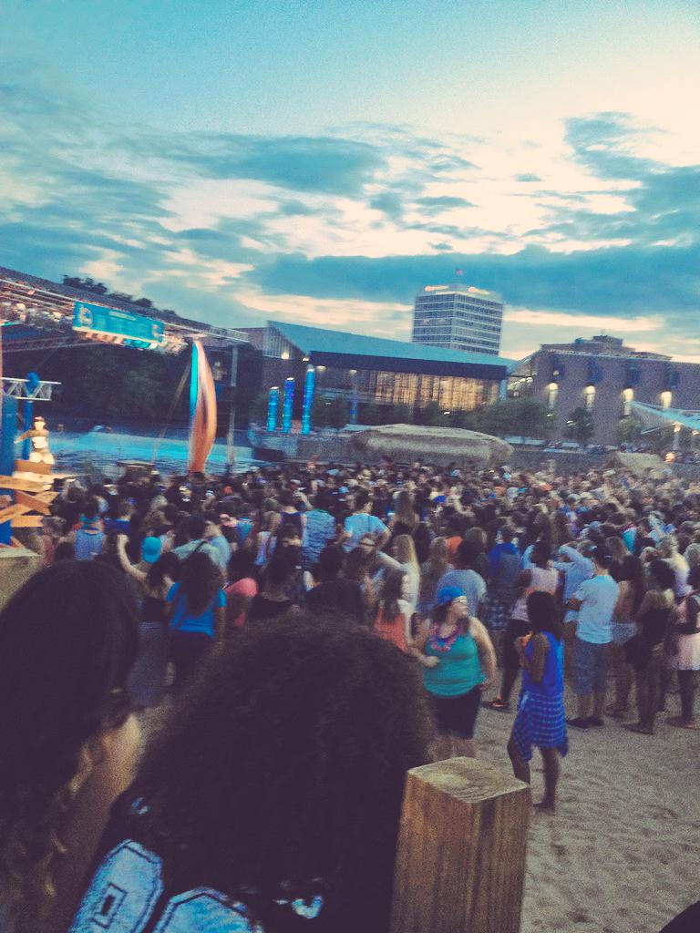 ontheriverfest's tweet photo. Hanging with 1700 of our favorite teens #OTR2015 http://t.co/PspzS4GsbS